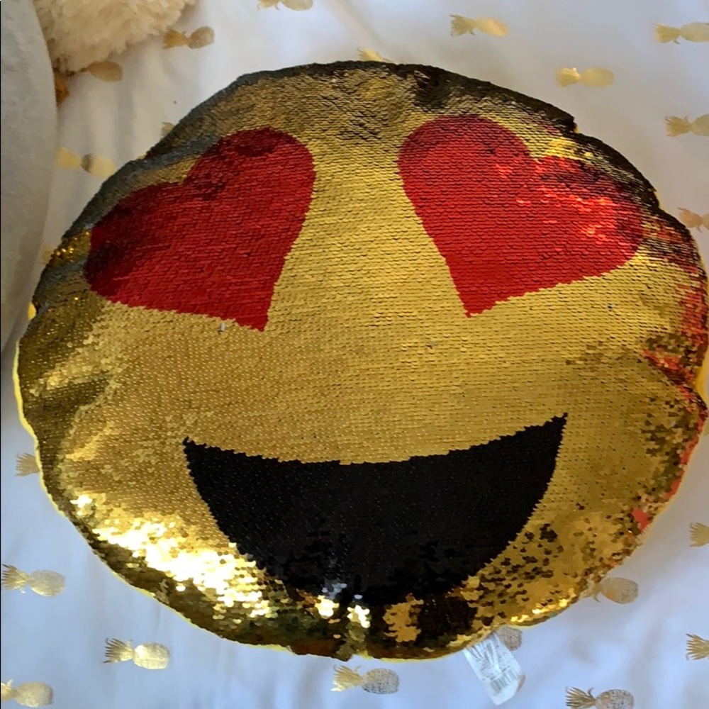 Brand new reservable sequins pillow
